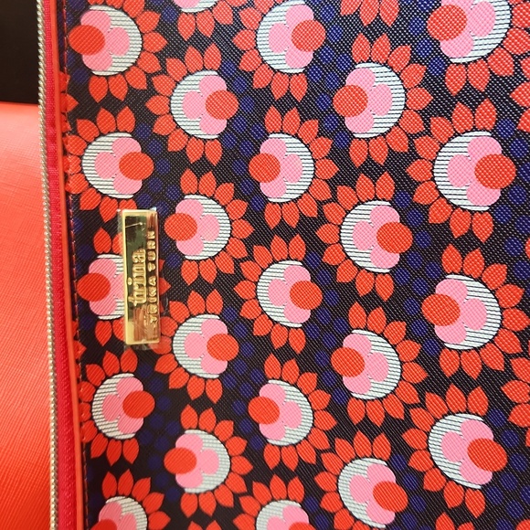 NWOT ❗️ Trina Turk red and blue large shoulder tote with matching pocketbook - Picture 3 of 17